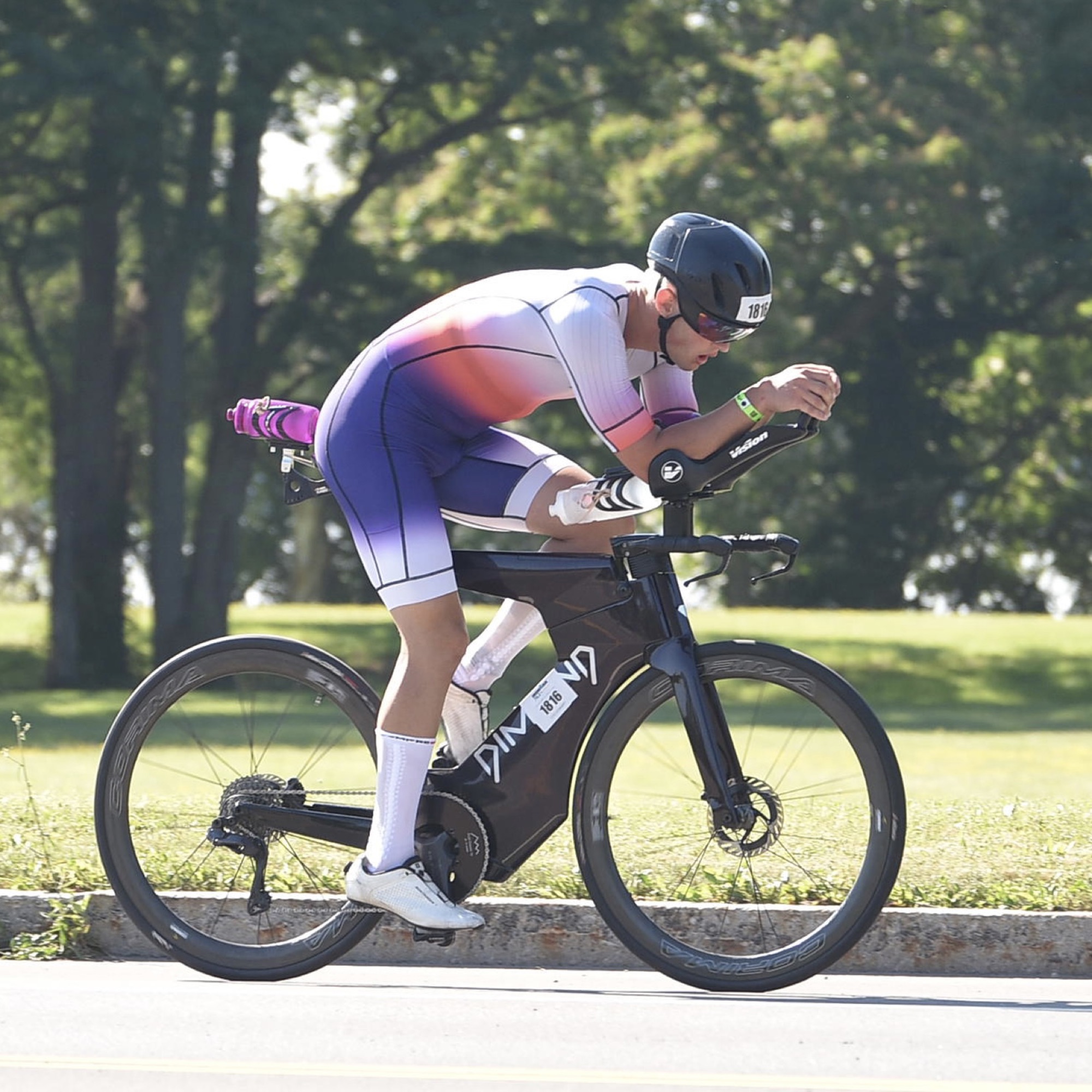 Full aero tuck on the TT bike